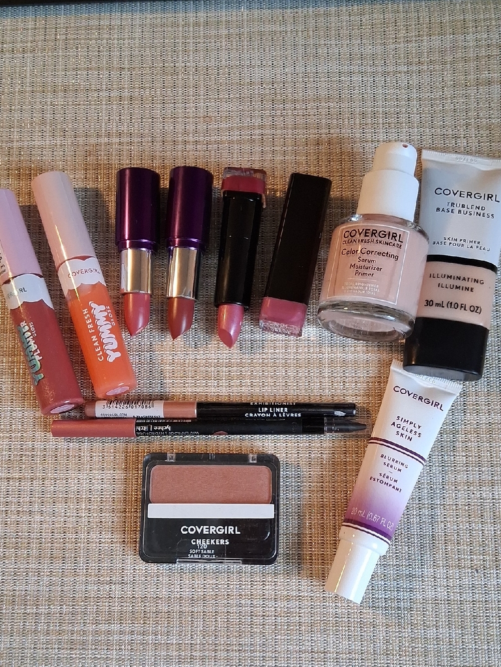 COVERGIRL Lipstick Set with Pink and Peach Shades